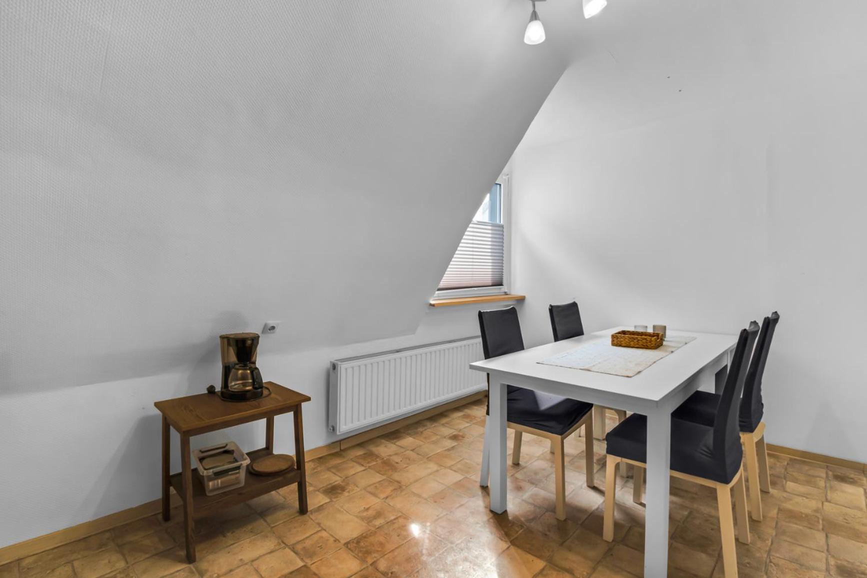 24-7 Living - Eg * Unna